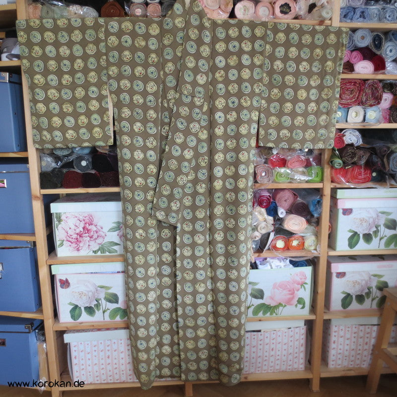 Khaki mit Musterkreisen Seidencrepe Komon Kimono