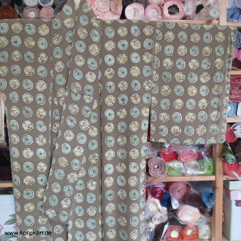 Khaki mit Musterkreisen Seidencrepe Komon Kimono