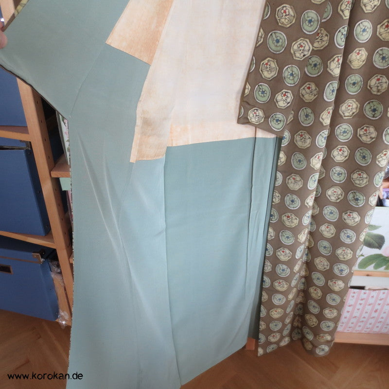 Khaki mit Musterkreisen Seidencrepe Komon Kimono