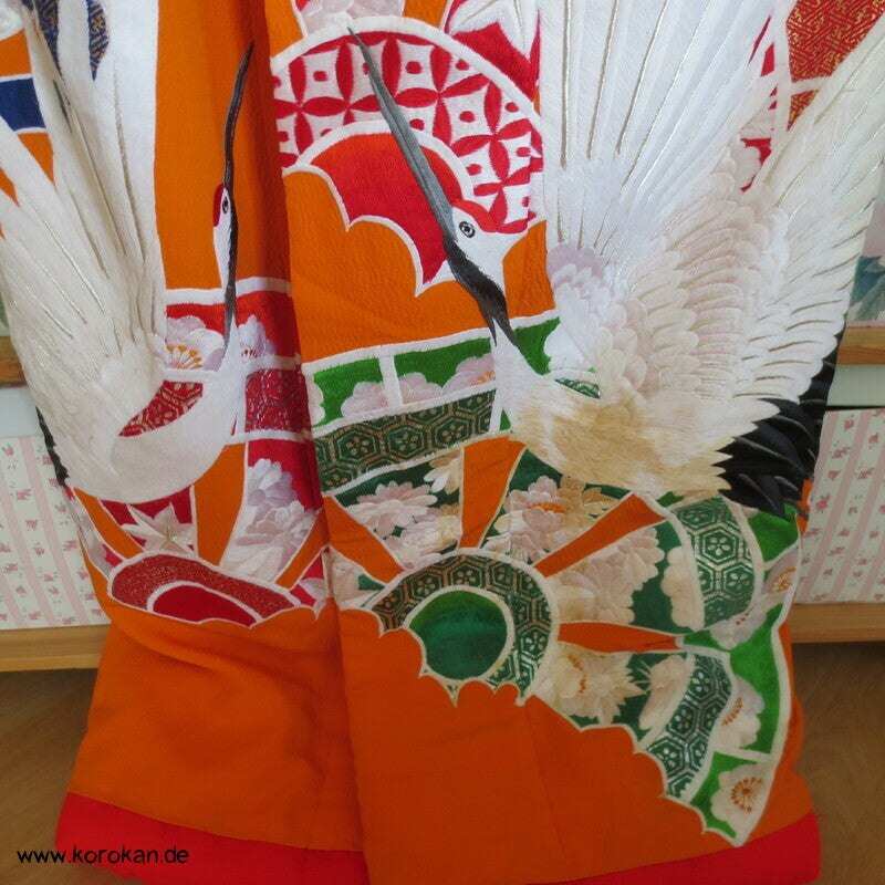 'Uchikake Hochzeits Kimonomantel, gestickte Kraniche auf Seidencrepe