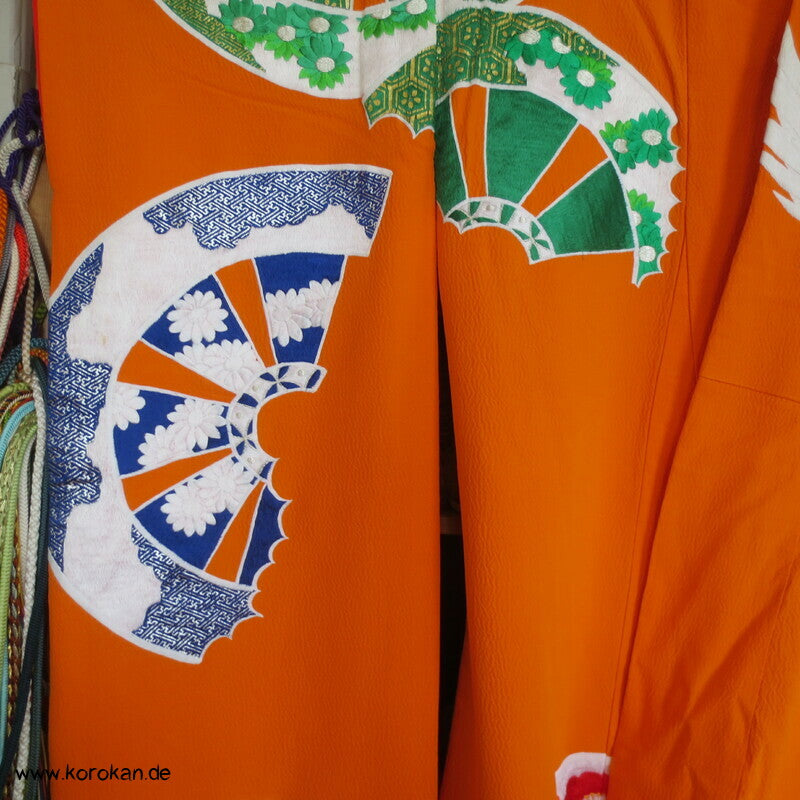 'Uchikake Hochzeits Kimonomantel, gestickte Kraniche auf Seidencrepe