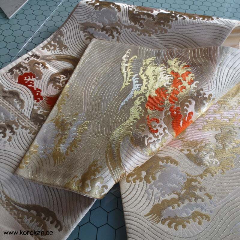 goldener Tsunami Fukuro Seidenbrokat Obi
