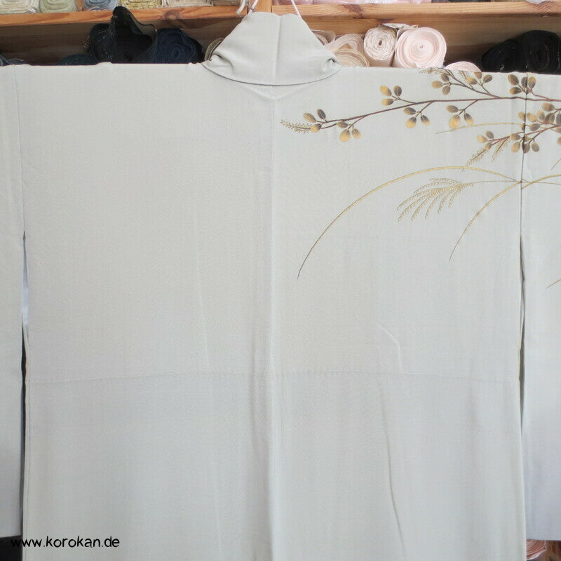 gelackte Blüten und Zweige auf khaki Homongi Seidencrepe Kimono