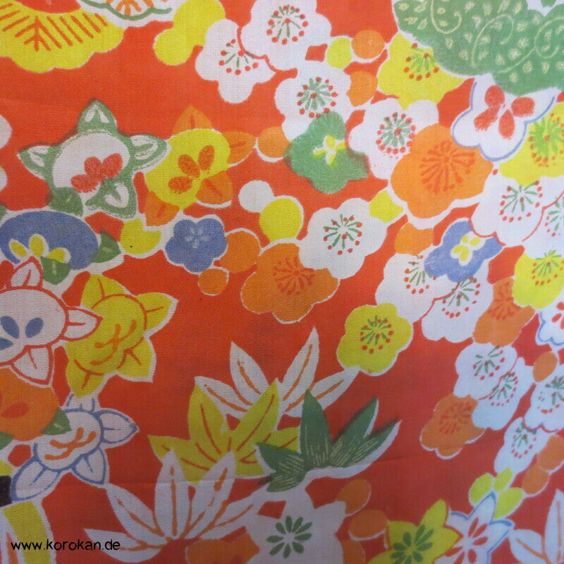 bunte Blüten und Blätter Seidentaft , rosa Futter Juban Unterkimono