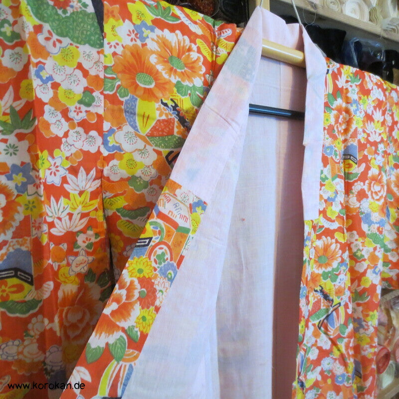 bunte Blüten und Blätter Seidentaft , rosa Futter Juban Unterkimono