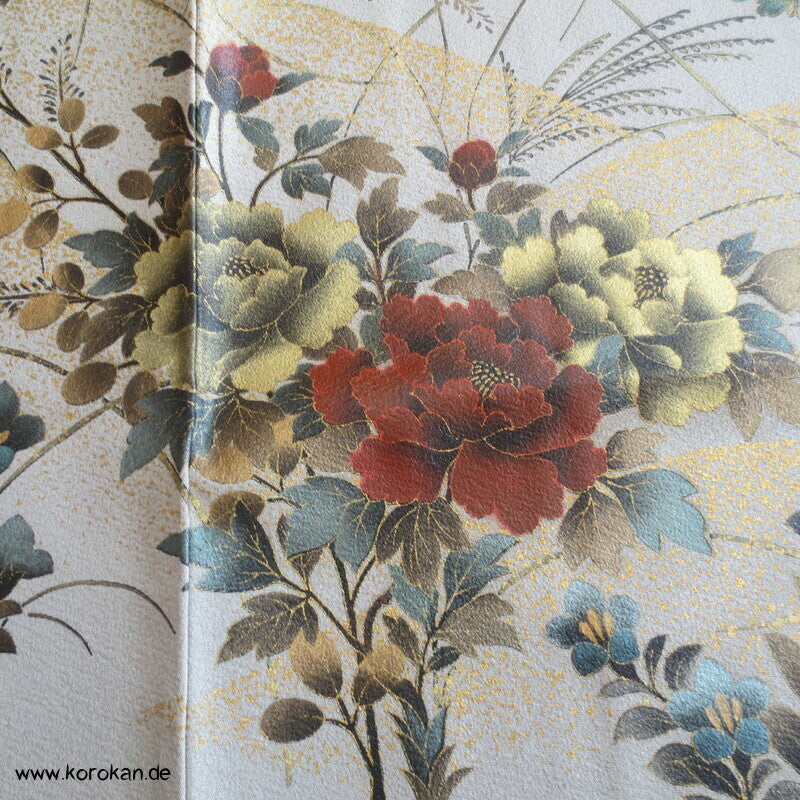 gelackte Blüten und Zweige auf khaki Homongi Seidencrepe Kimono
