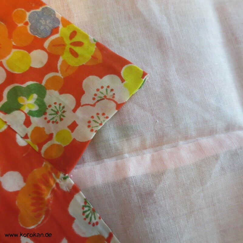 bunte Blüten und Blätter Seidentaft , rosa Futter Juban Unterkimono