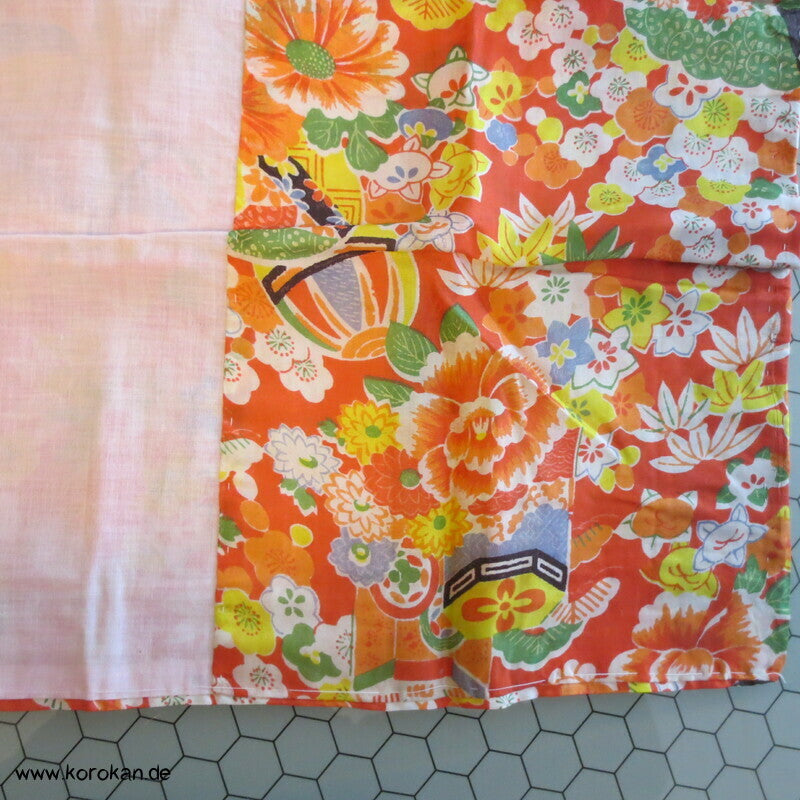 bunte Blüten und Blätter Seidentaft , rosa Futter Juban Unterkimono
