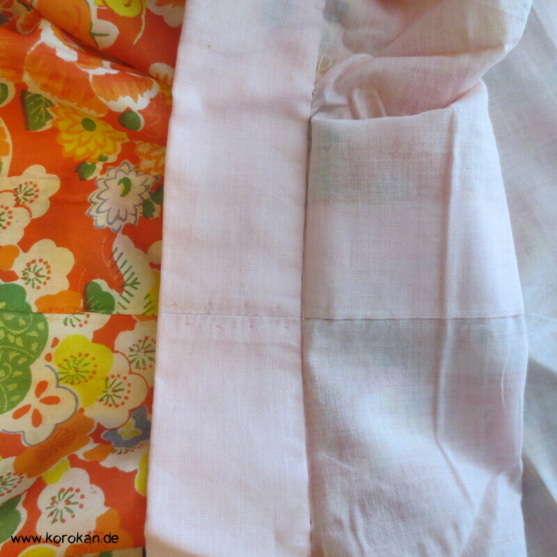bunte Blüten und Blätter Seidentaft , rosa Futter Juban Unterkimono