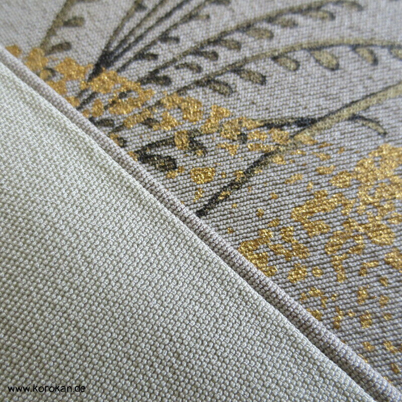 gelackte Blüten und Zweige auf khaki Homongi Seidencrepe Kimono