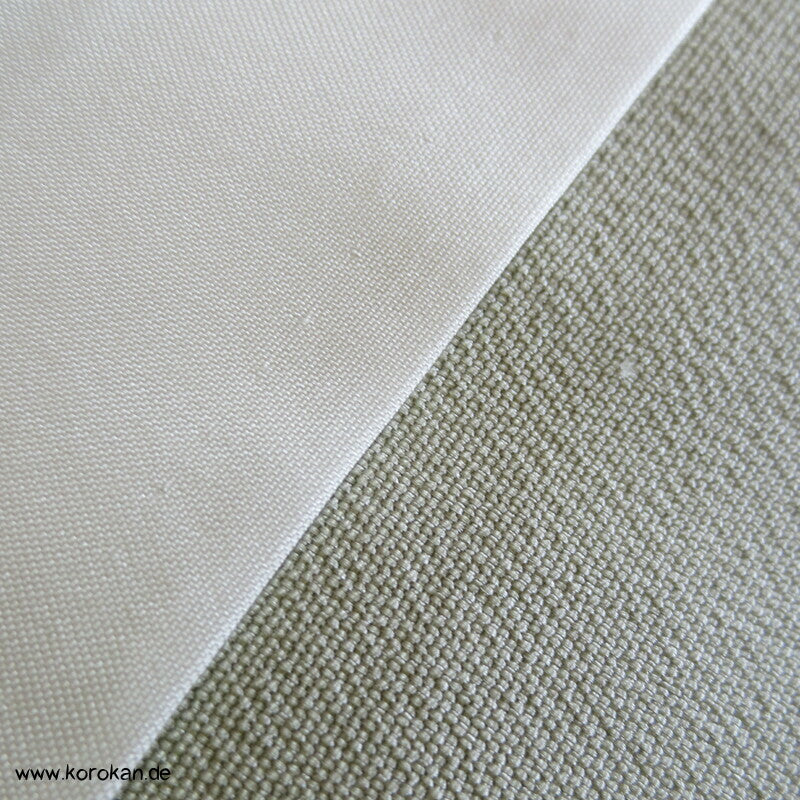 gelackte Blüten und Zweige auf khaki Homongi Seidencrepe Kimono