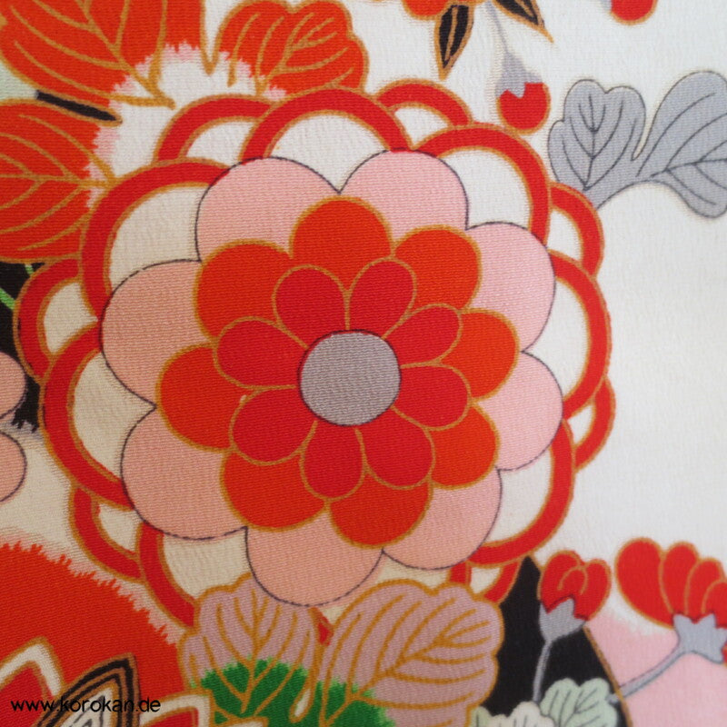 Seidencrepe Furisode Kimono - silberne Blätter und bunte Muster