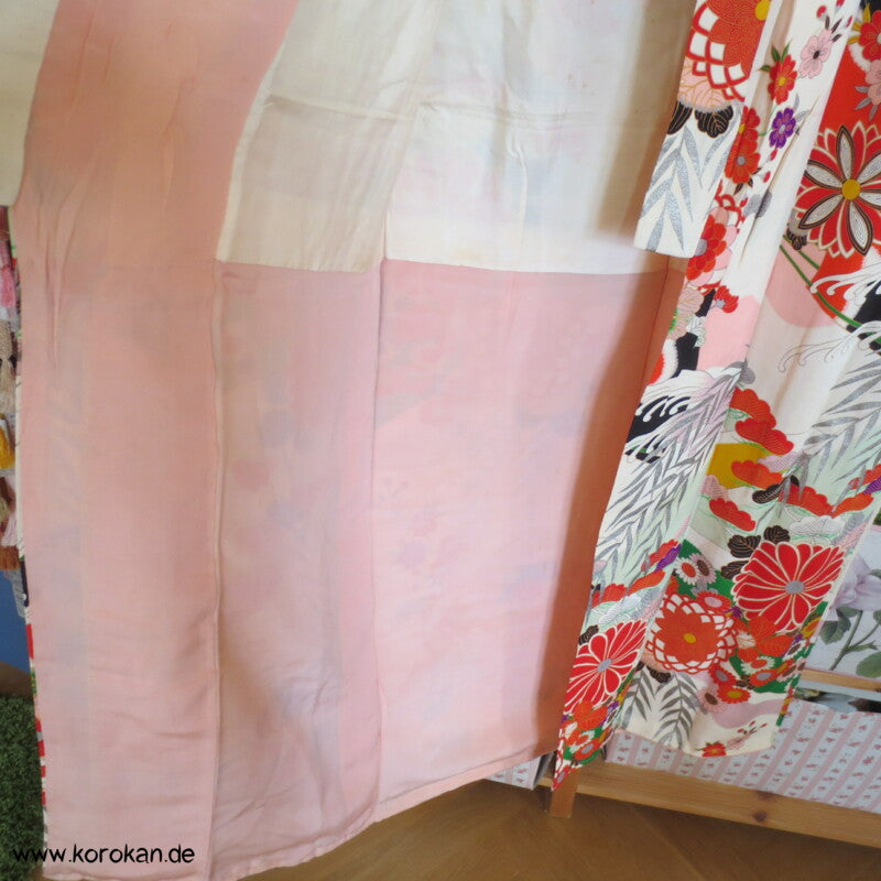 Seidencrepe Furisode Kimono - silberne Blätter und bunte Muster