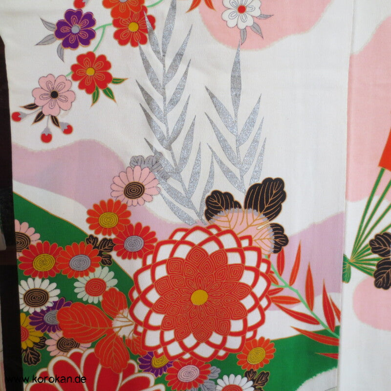 Seidencrepe Furisode Kimono - silberne Blätter und bunte Muster