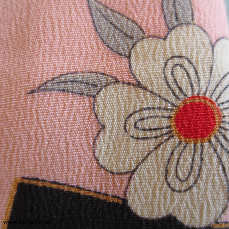 Seidencrepe Furisode Kimono - silberne Blätter und bunte Muster