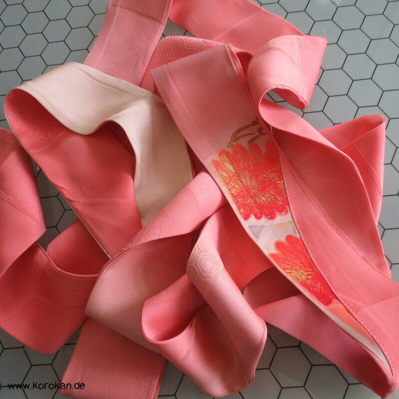 Koshihimo rosa Seidendamast Kiku Chrysanthemen mit gold