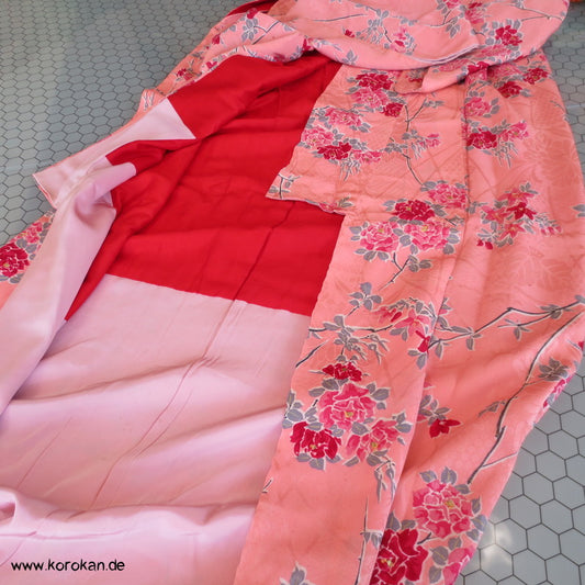 Rosen mit Goldakzenten Seidendamast Komon Kimono, 1950'er oder früher