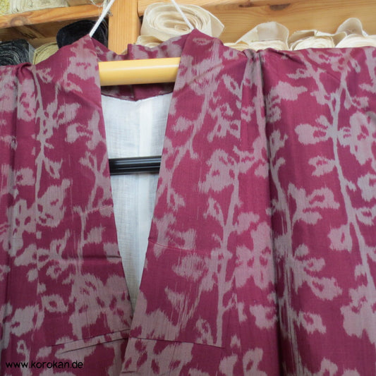 Japan Art Deco graue Sakurazweige auf weinrot Meisen Kimono