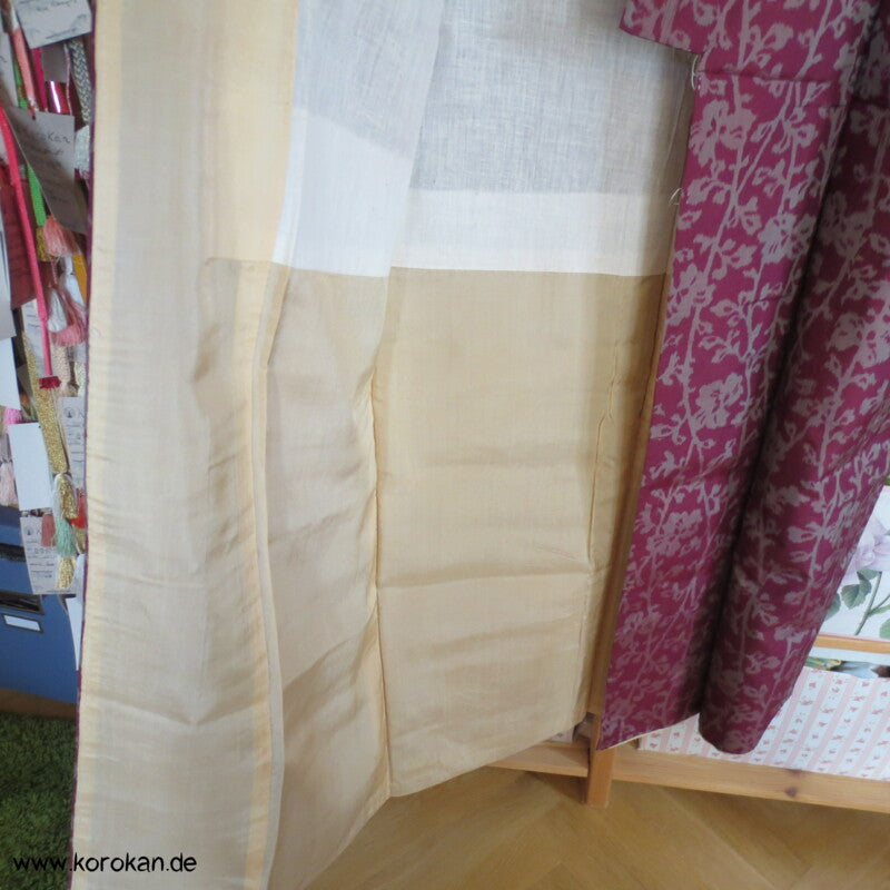 Japan Art Deco graue Sakurazweige auf weinrot Meisen Kimono