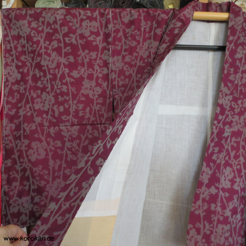 Japan Art Deco graue Sakurazweige auf weinrot Meisen Kimono