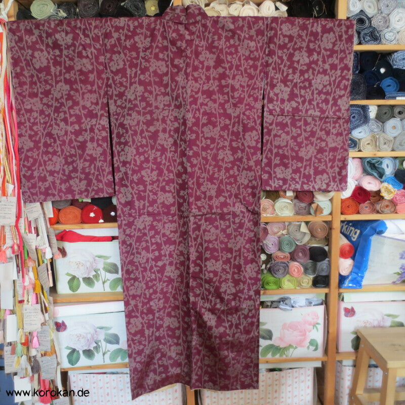 Japan Art Deco graue Sakurazweige auf weinrot Meisen Kimono