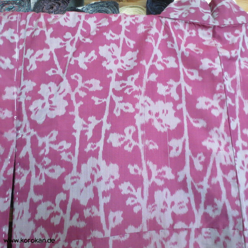 Japan Art Deco graue Sakurazweige auf weinrot Meisen Kimono