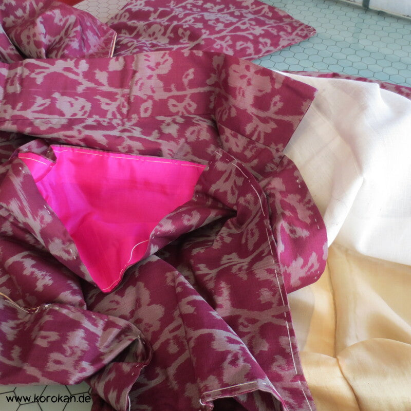 Japan Art Deco graue Sakurazweige auf weinrot Meisen Kimono