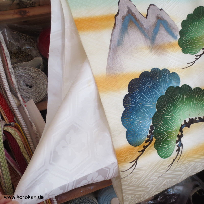 Furisode - Prachtkimono für kleine Jungen, gestickte Kraniche