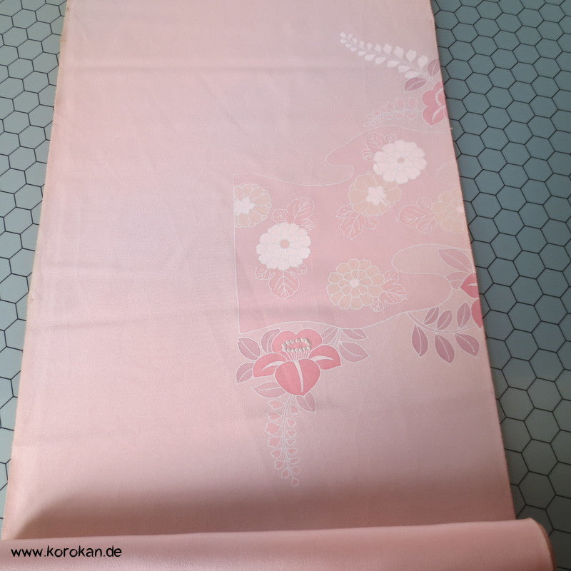 blassrosa Kamelien Seidencrepe Kimono Tanmono Stoffrolle, Teilstickerei