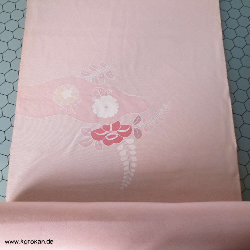 blassrosa Kamelien Seidencrepe Kimono Tanmono Stoffrolle, Teilstickerei
