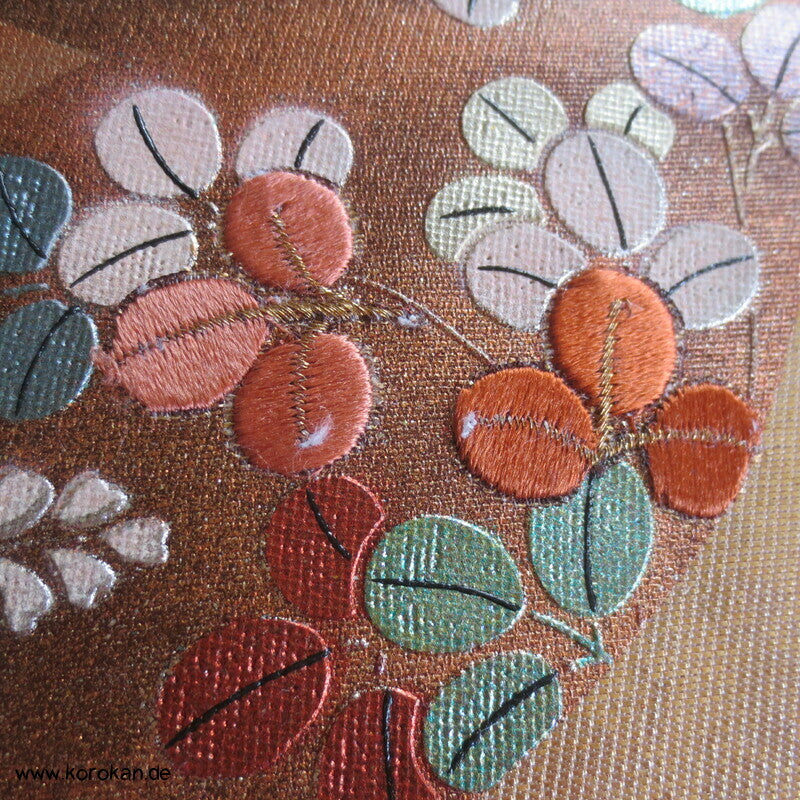 Nagoya Obi Seidenbrokat Gutta Percha Pinien und gestickte Nandina