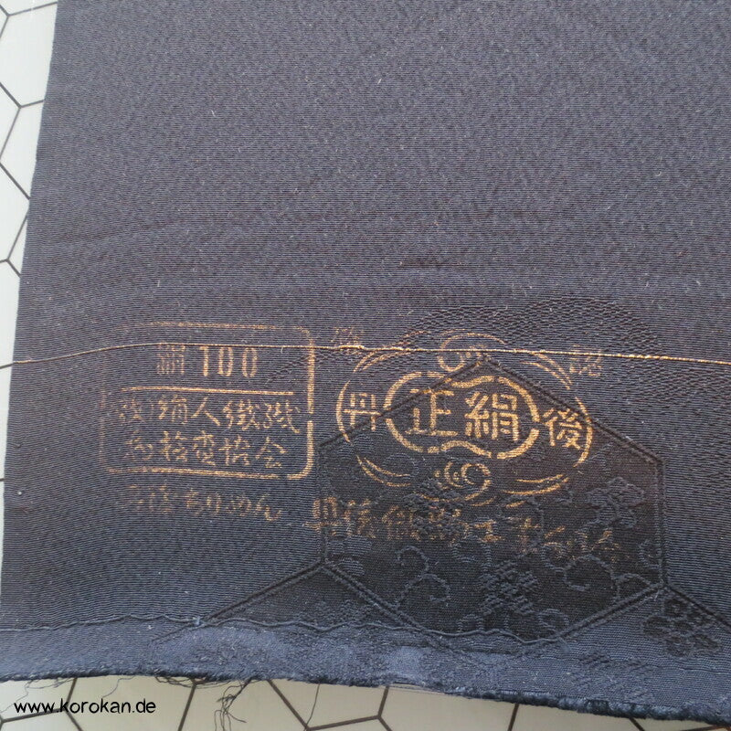 Tanmono japanische Stoffrolle Seiden Damast schwarz mit Kikko Sechsecken