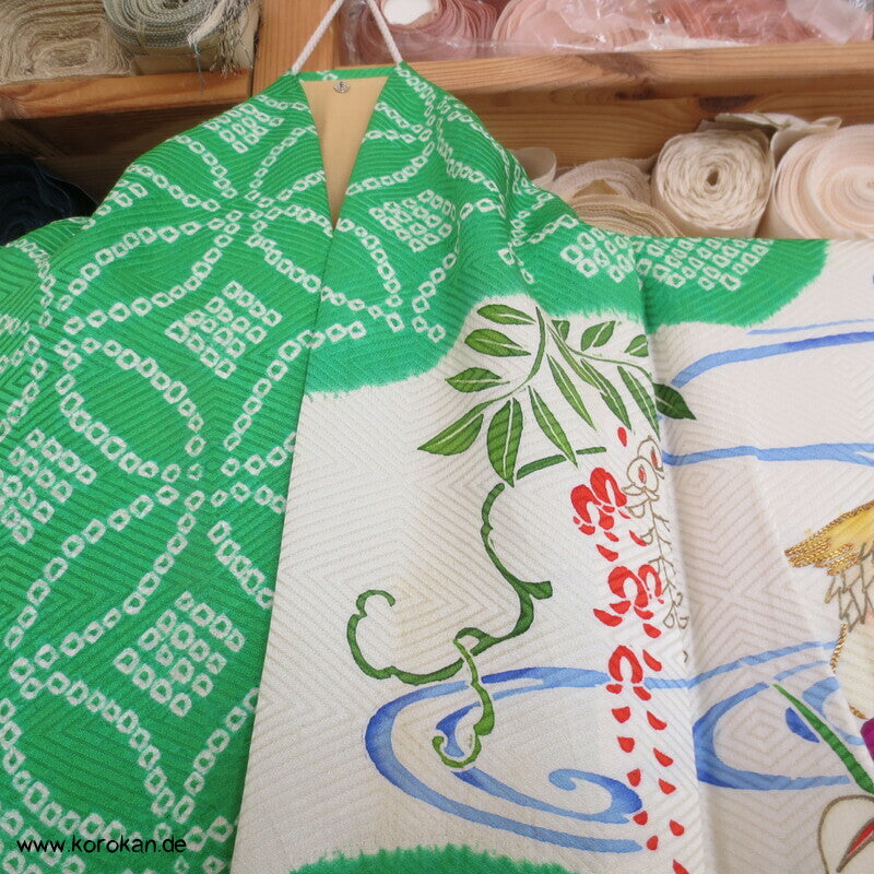 Mandarinenten in grünem Shibori Fluß Furisode Seidendamast Kimono