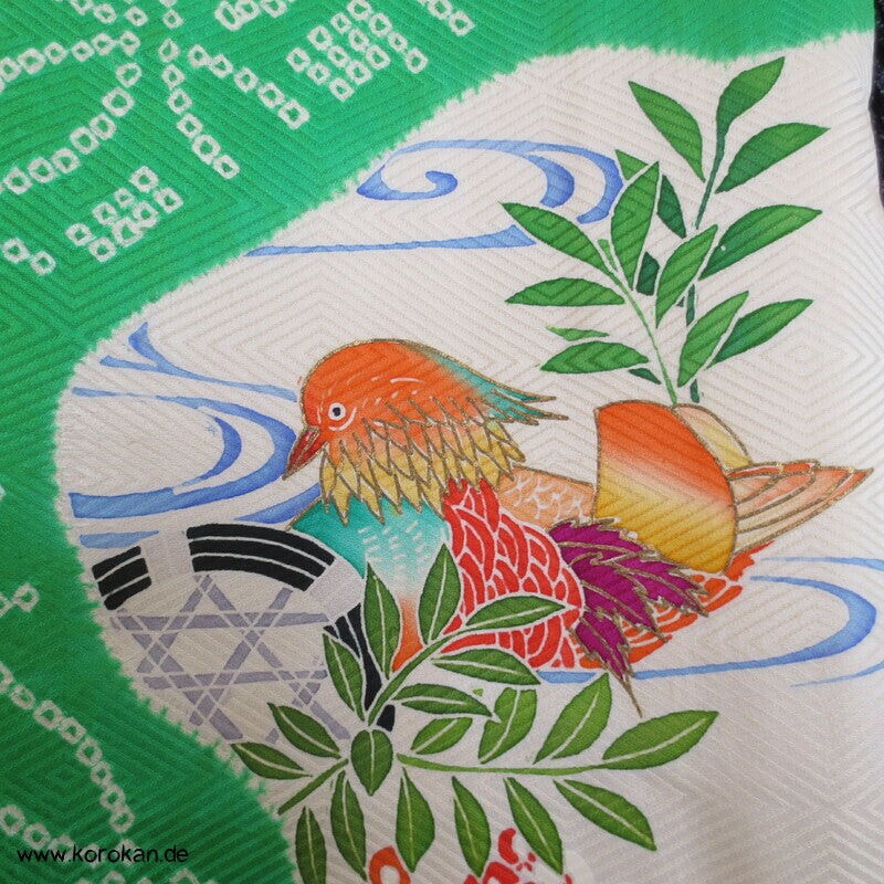 Mandarinenten in grünem Shibori Fluß Furisode Seidendamast Kimono