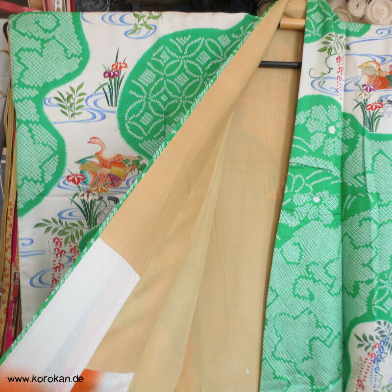 Mandarinenten in grünem Shibori Fluß Furisode Seidendamast Kimono
