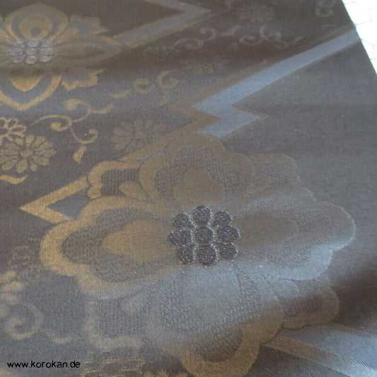 Matzukawabishi und Blüten Obi Kimonogürtel Seidendamast Stoffrolle