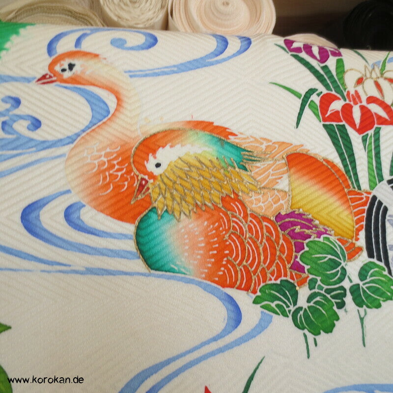 Mandarinenten in grünem Shibori Fluß Furisode Seidendamast Kimono