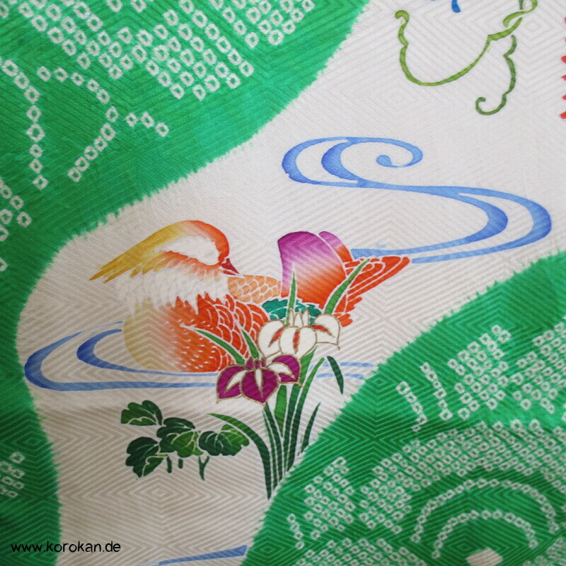 Mandarinenten in grünem Shibori Fluß Furisode Seidendamast Kimono