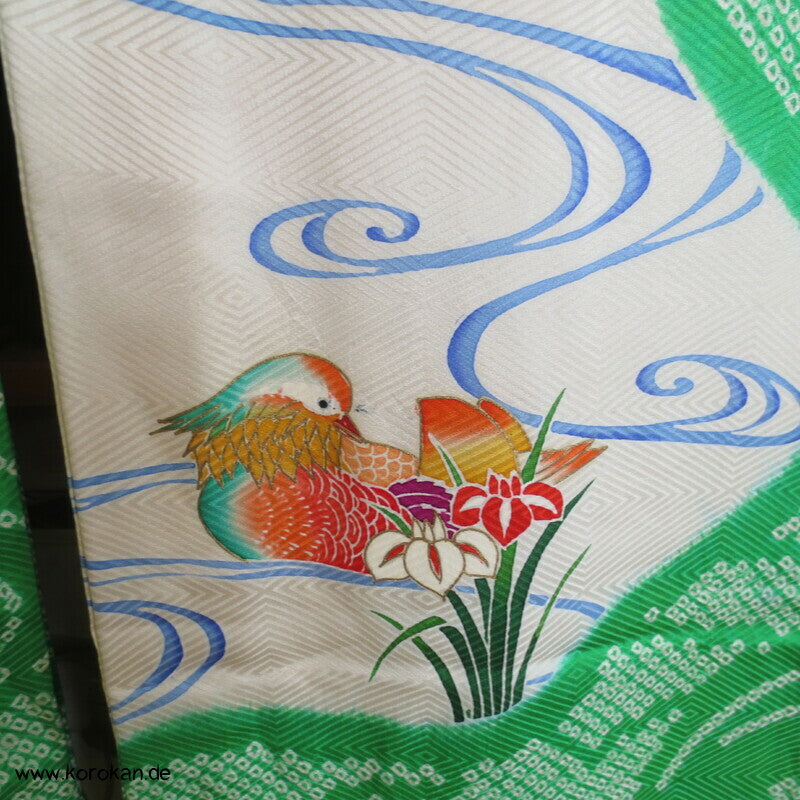 Mandarinenten in grünem Shibori Fluß Furisode Seidendamast Kimono