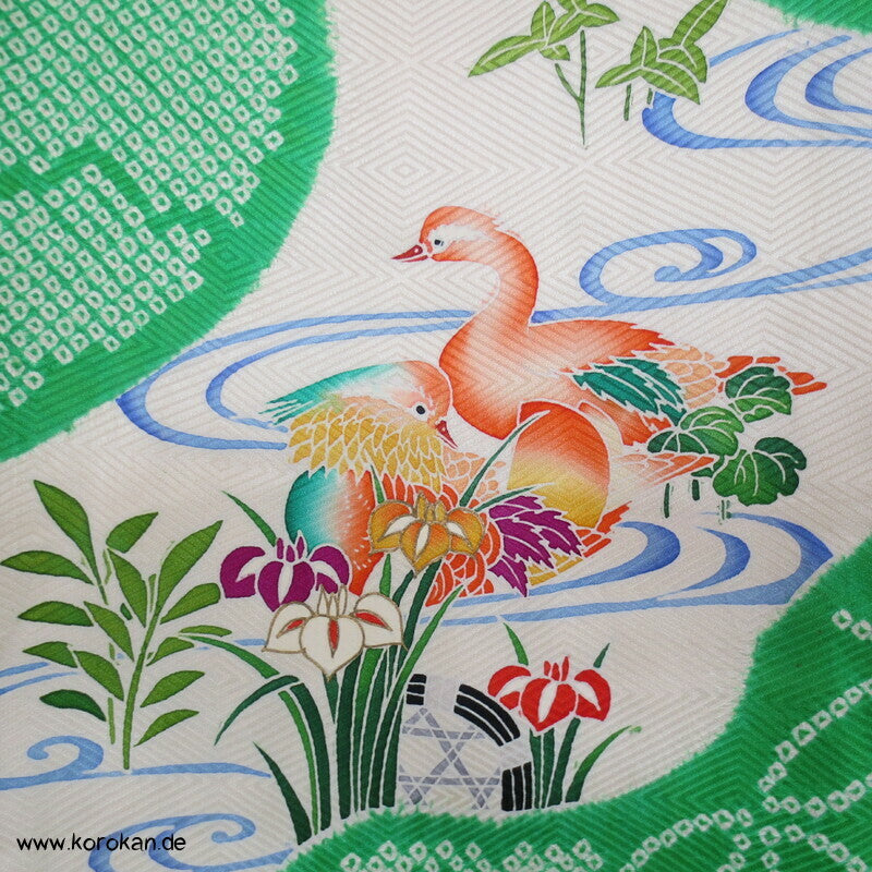 Mandarinenten in grünem Shibori Fluß Furisode Seidendamast Kimono