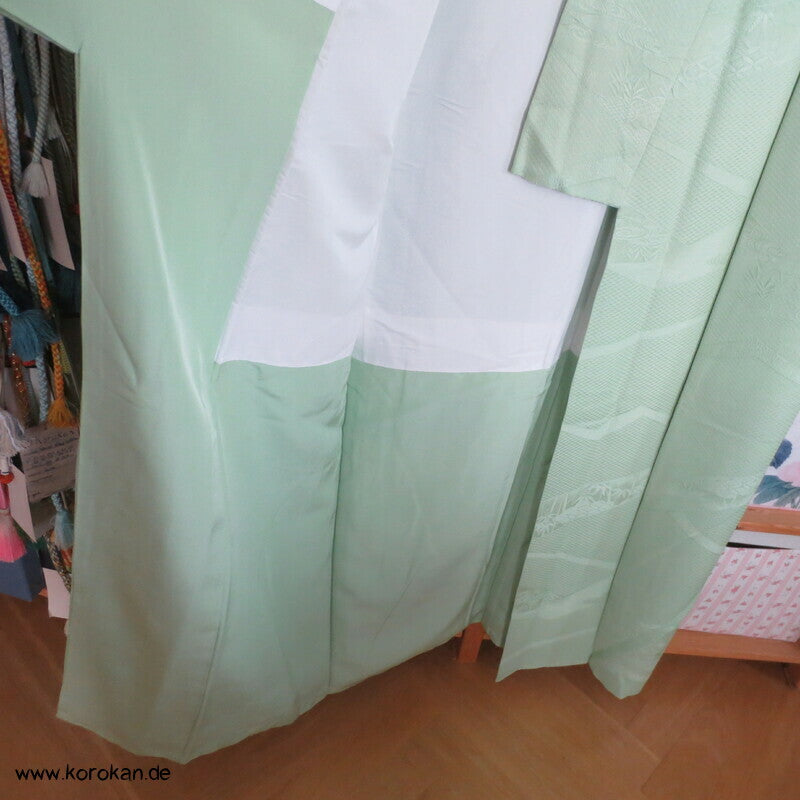 Iromuji Kimono Seidendamast, jade Hitta Matzukawabishi
