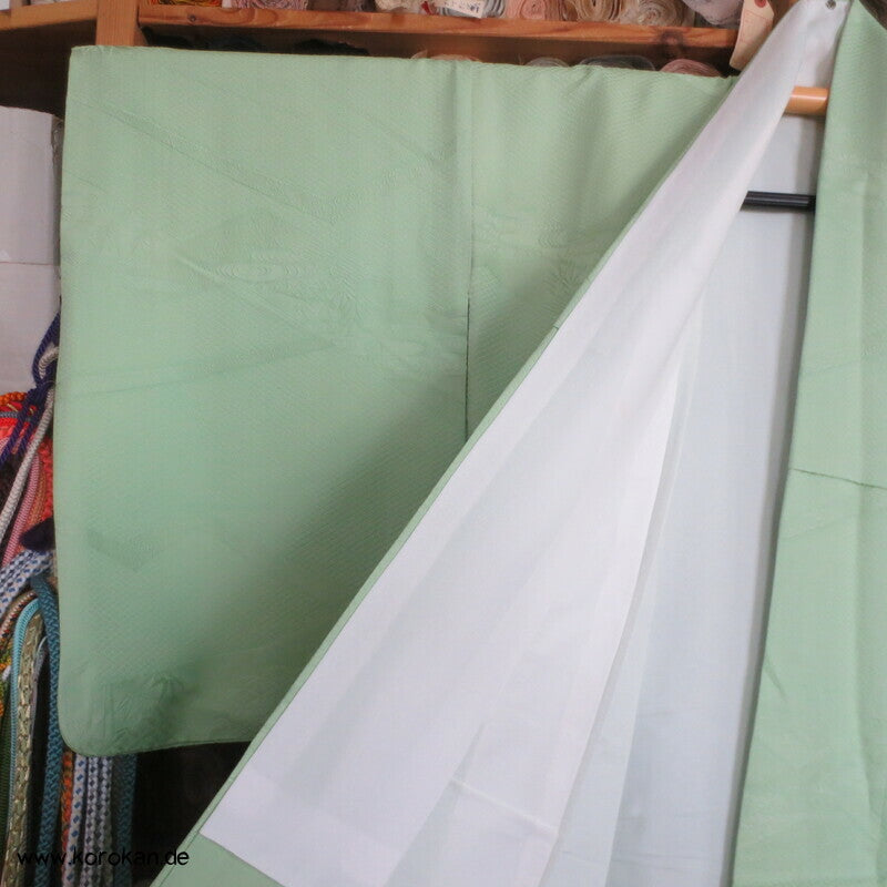Iromuji Kimono Seidendamast, jade Hitta Matzukawabishi