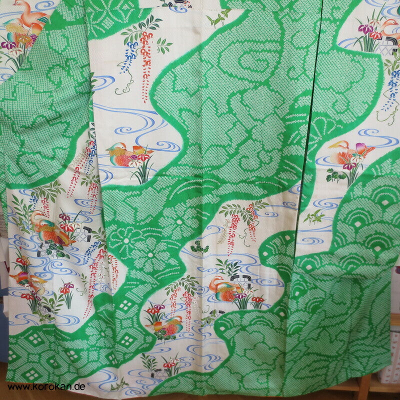 Mandarinenten in grünem Shibori Fluß Furisode Seidendamast Kimono