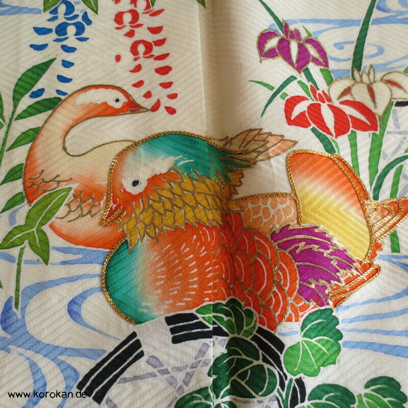 Mandarinenten in grünem Shibori Fluß Furisode Seidendamast Kimono