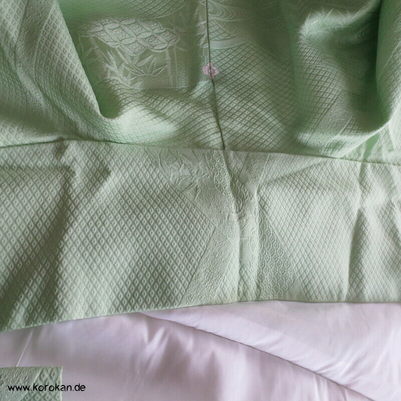 Iromuji Kimono Seidendamast, jade Hitta Matzukawabishi