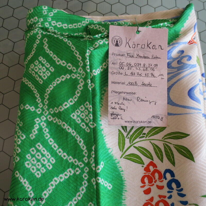 Mandarinenten in grünem Shibori Fluß Furisode Seidendamast Kimono