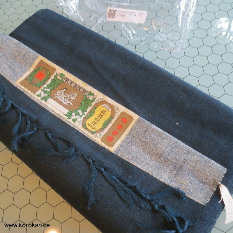 Tanmono Stoffrolle petrolindigo Tsumugi Kimono Seide Ensemble Ballen