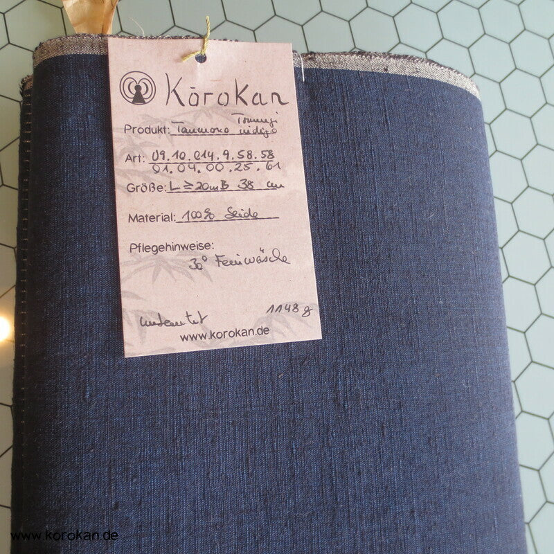 Tanmono Stoffrolle indigo Tsumugi Kimono Seide Ensemble Ballen