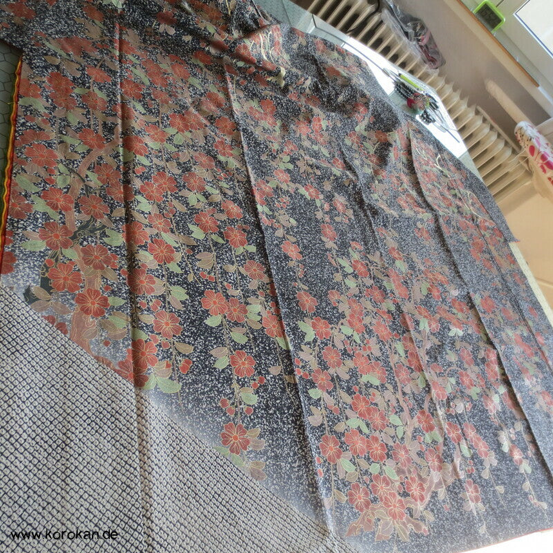 Umeblüten in der Nacht Japan Furisode Seidencrepe Kimono