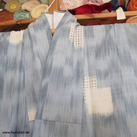 Karo Kasuri Tsumugi Seiden Kimono, hellblaugrau natur
